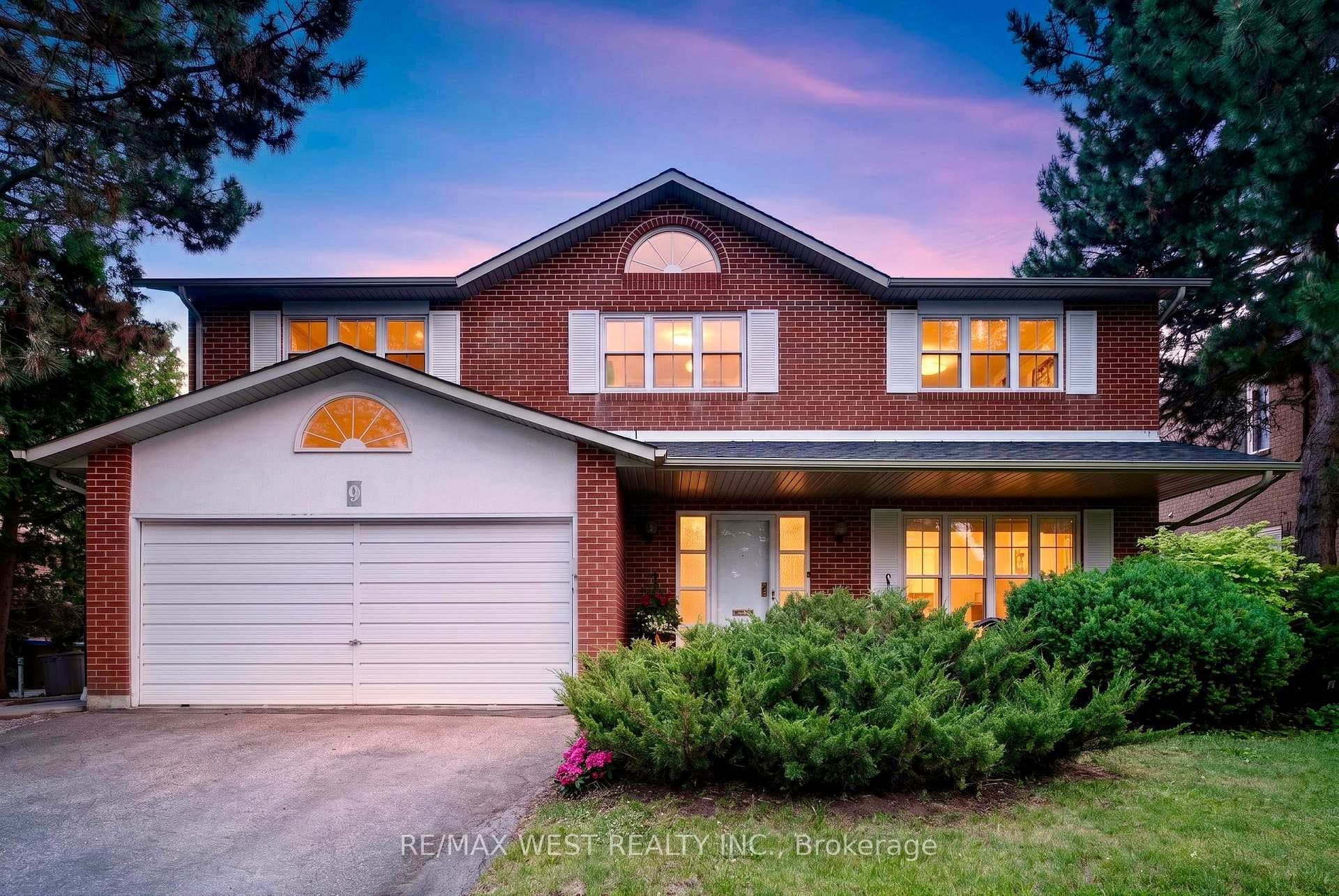 9 Harlington Road, Don Mills / Parkwoods / Victoria Village, ON M3B 3G3 - Photo 1