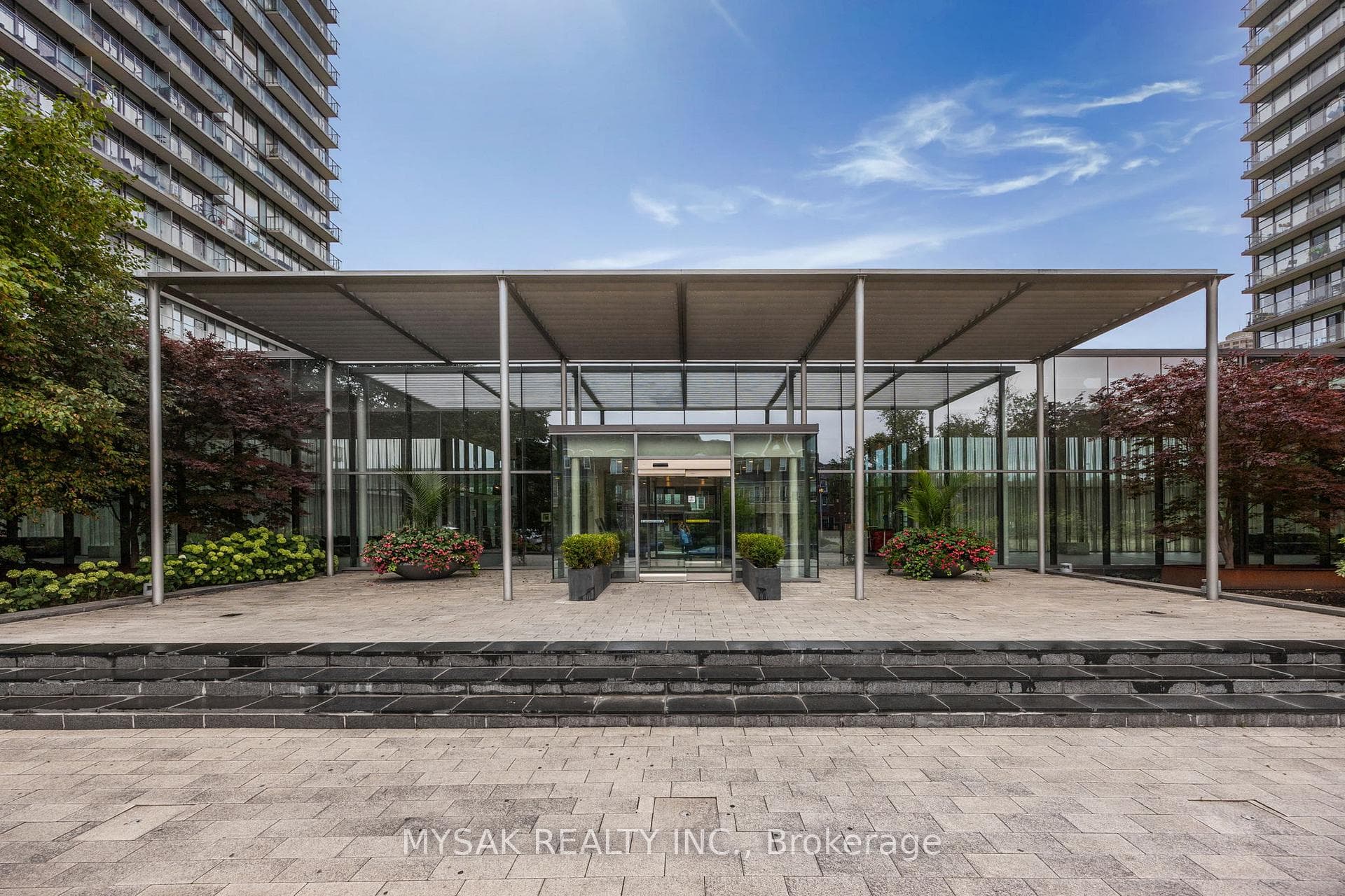 105 The Queensway N/A Unit 2513, High Park / Junction / Roncesvalles, ON M6S 5B5 - Photo 1