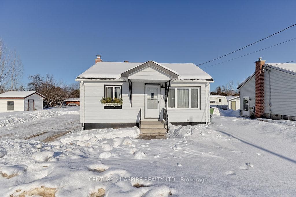 42 Mohns Avenue, Petawawa