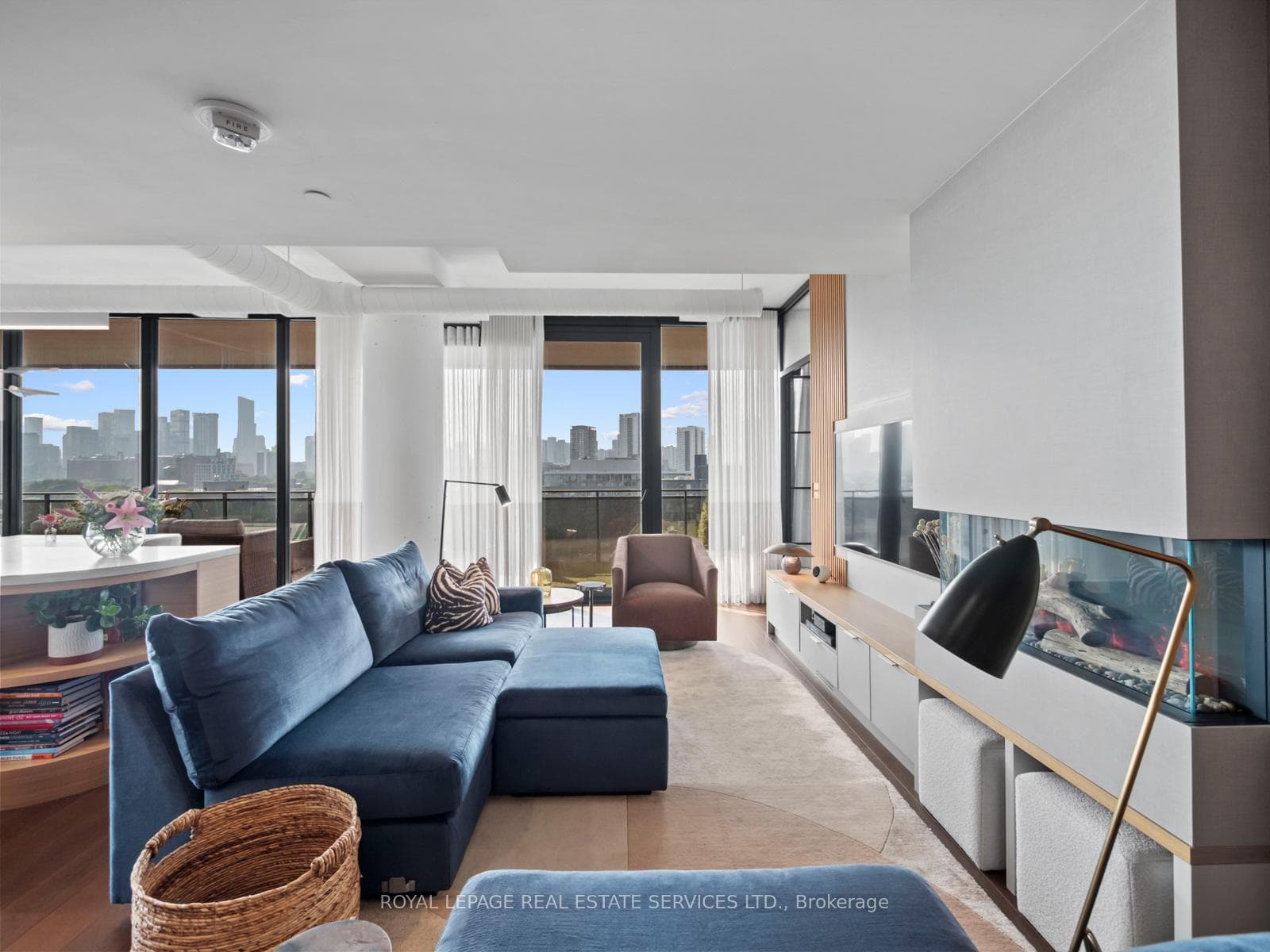 21 Lawren Harris Square Unit 904, Regent Park / Cabbagetown / St. James Town, ON M5A 0T4 - Photo 1