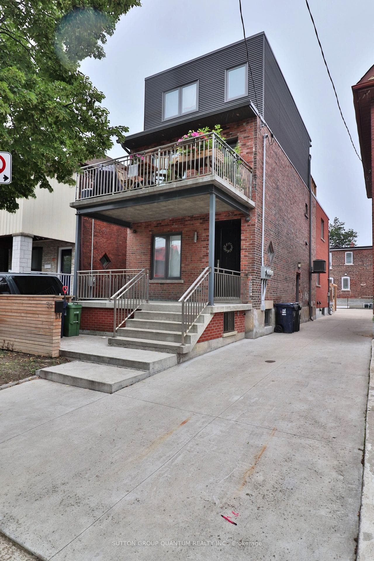 35 Cloverdale Road Unit Main, Keelesdale / Eglinton West, ON M6N 3L6 - Photo 1