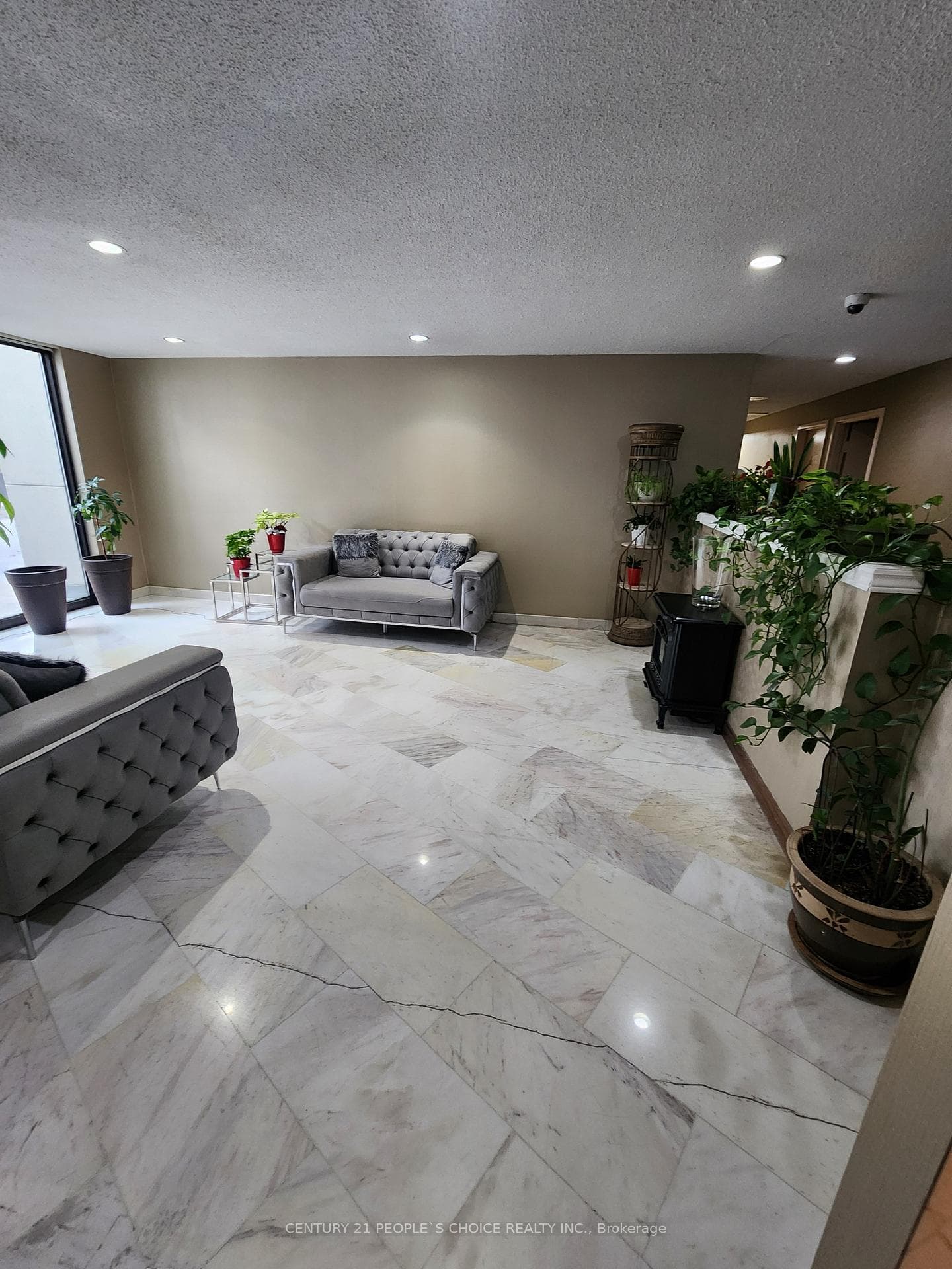 3695 Kaneff Crescent Unit 1803, Mississauga, ON L5A 4B6 - Photo 1