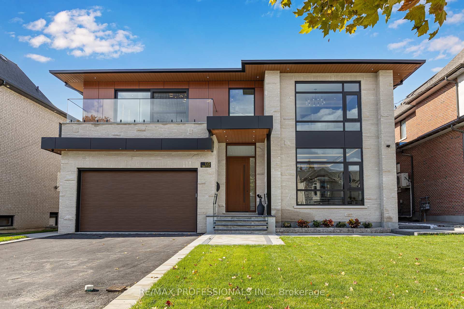 122 Ashbourne Drive, Etobicoke (Islington / Rexdale), ON M9B 4H8 - Photo 1