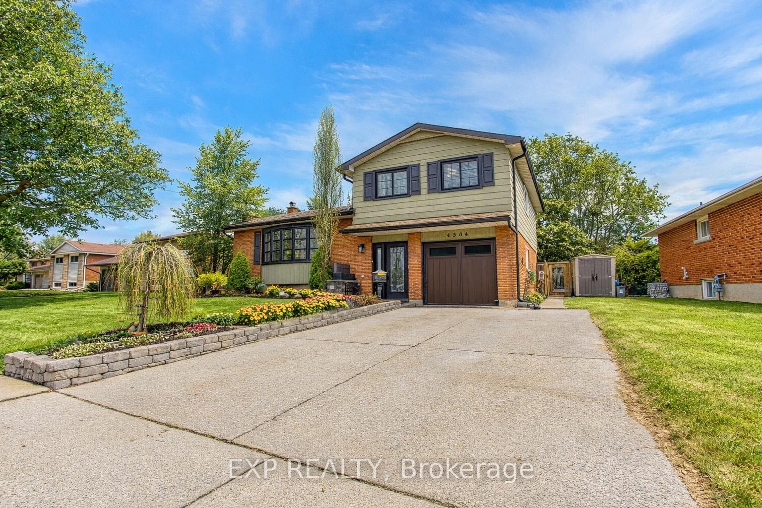 4504 Queensway Gardens, Niagara Falls, ON L2E 6P7 - Photo 1