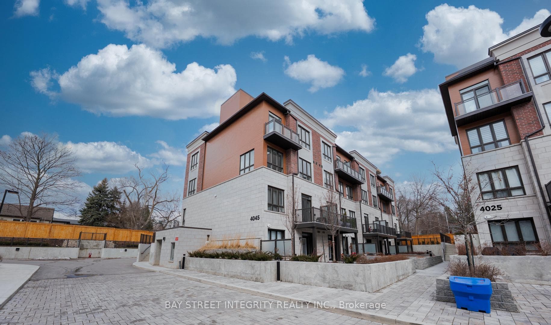 4045 Hickory Drive Unit 7, Mississauga, ON L4W 1L1 - Photo 1