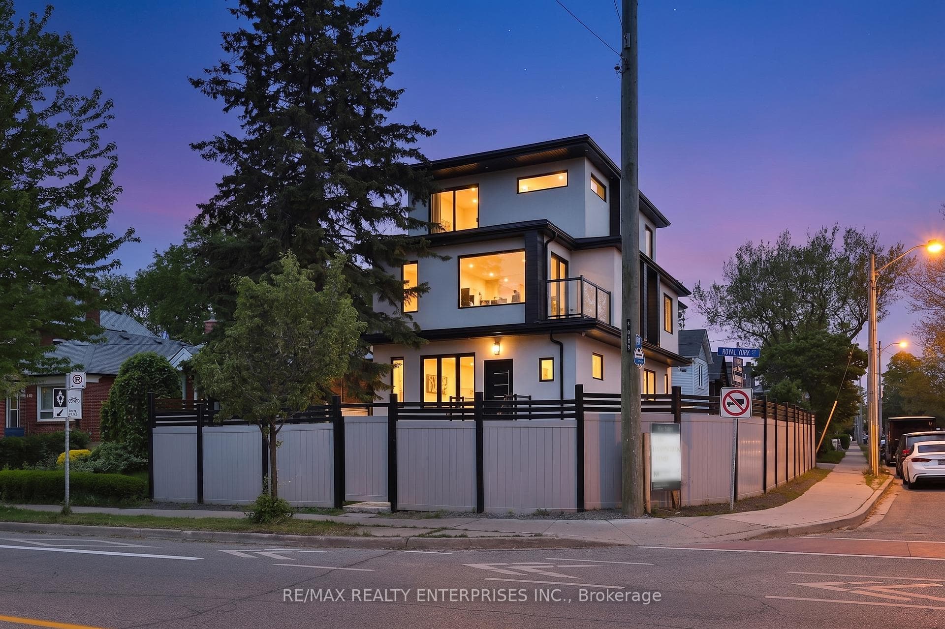 172 Royal York Road, Liberty Village / Parkdale / South Parkdale, ON M8V 2V4 - Photo 1