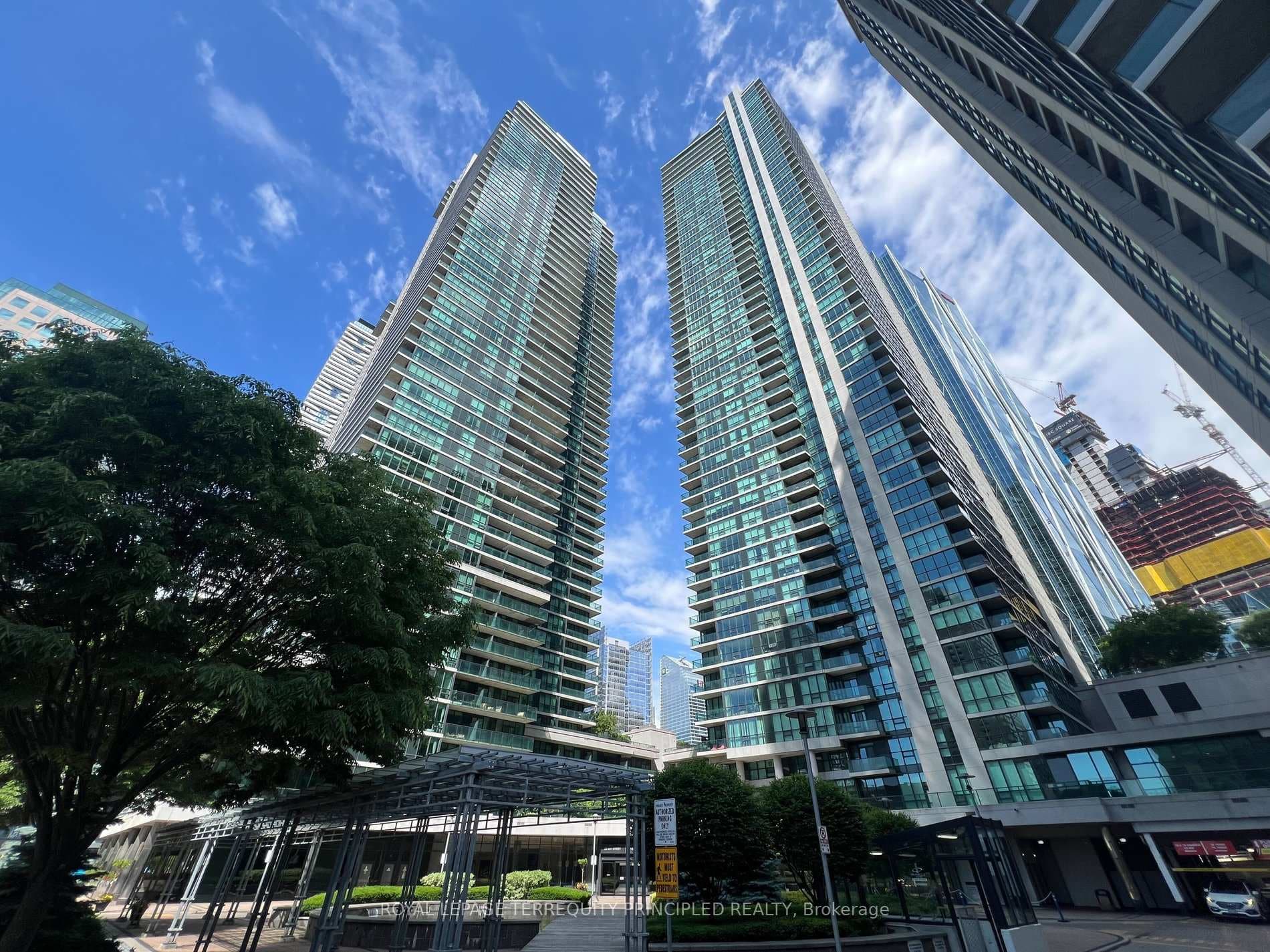 18 Harbour Street Unit 3011, Toronto C01