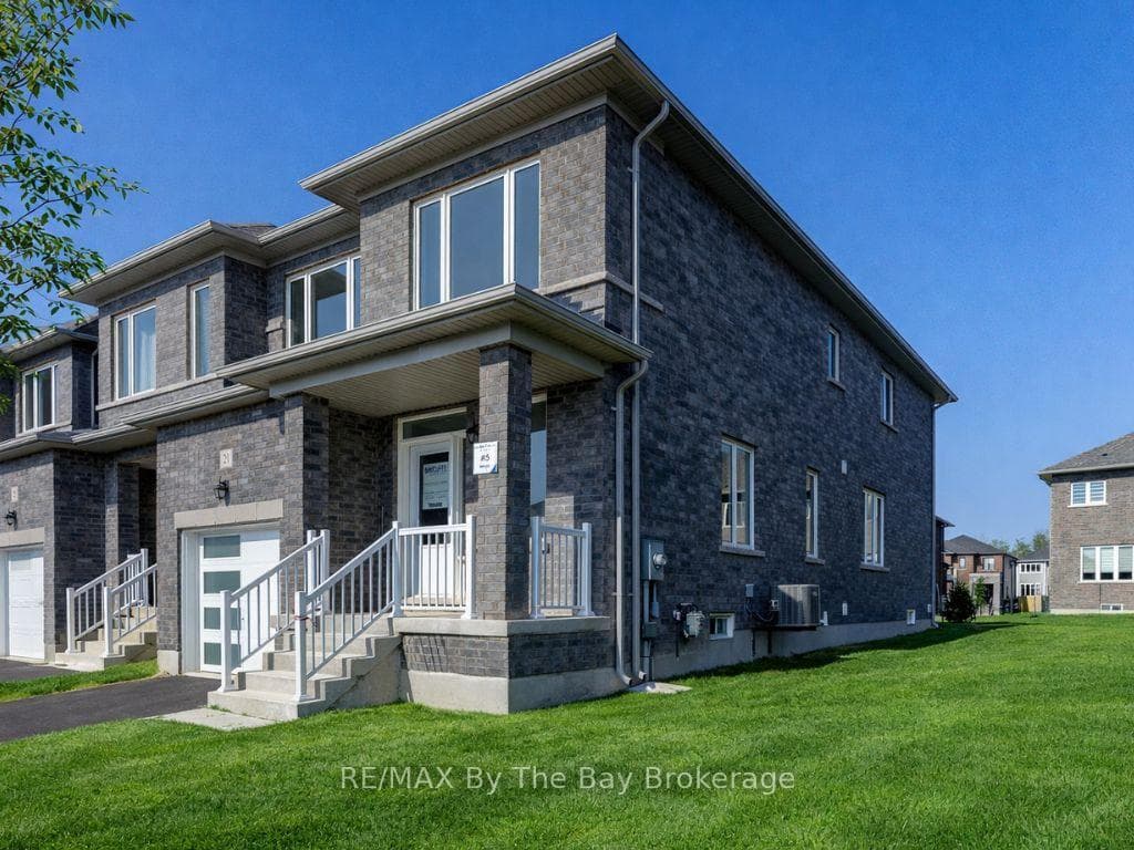 21 Lisa Street, Wasaga Beach