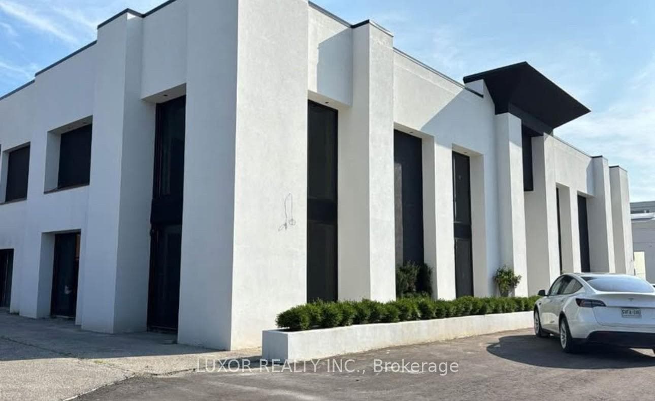 134 Millwick Drive Unit Unit B, Downsview / Black Creek, ON M9L 1Y6 - Photo 1