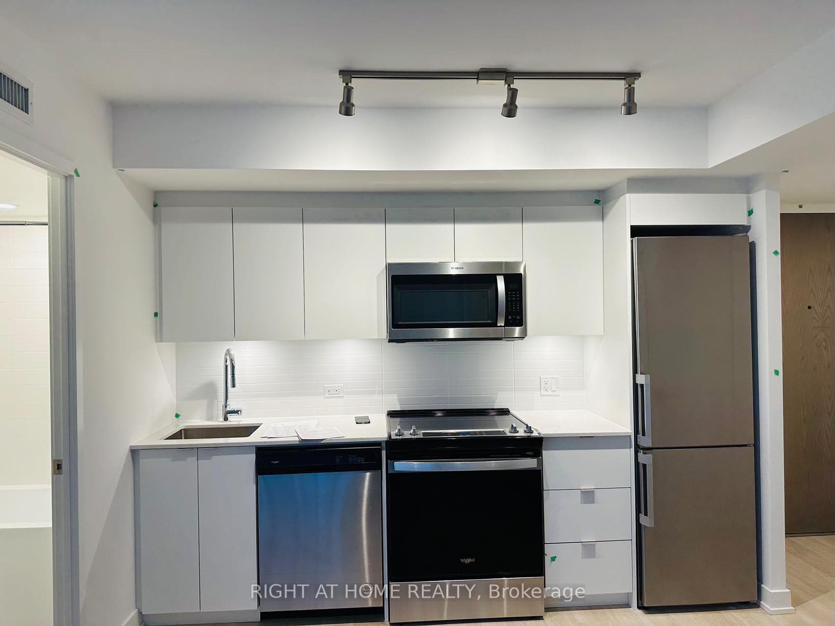 30 Tretti Way Unit 631, North York (Bathurst Manor / Clanton Park), ON M3H 0E3 - Photo 1