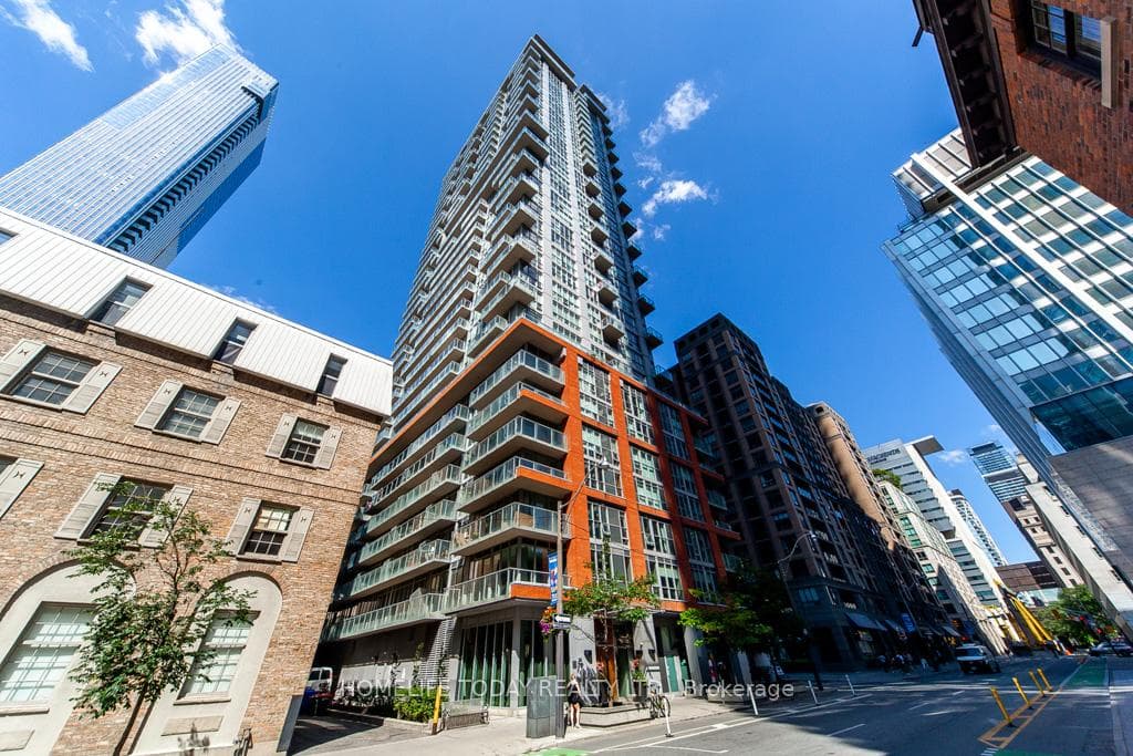 126 Simcoe Street Unit 806, Downtown Toronto / Waterfront, ON M5H 4E6 - Photo 1
