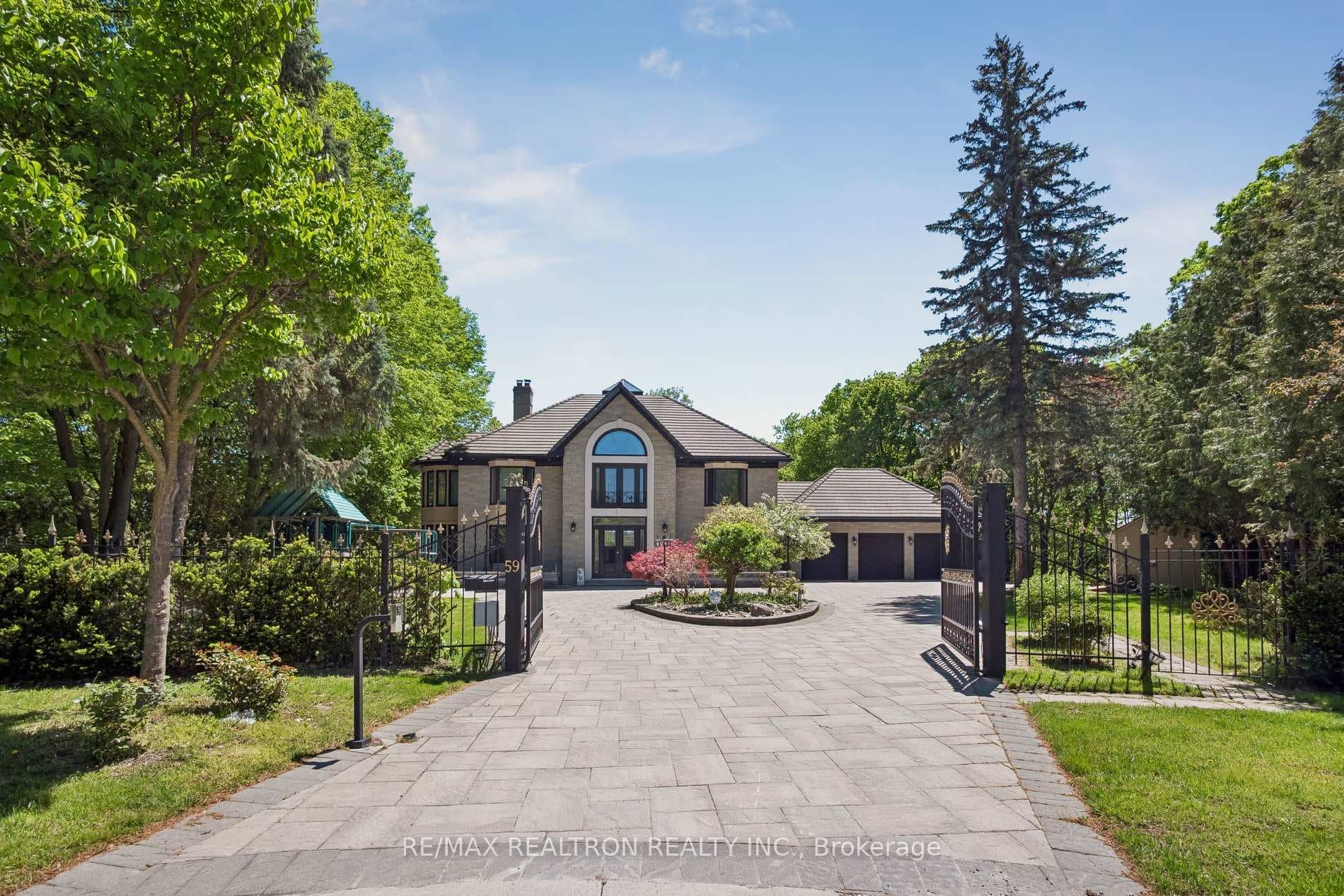 59 Hi Mount Drive, Hillcrest Village / Bayview Village, ON M2K 1X3 - Photo 1