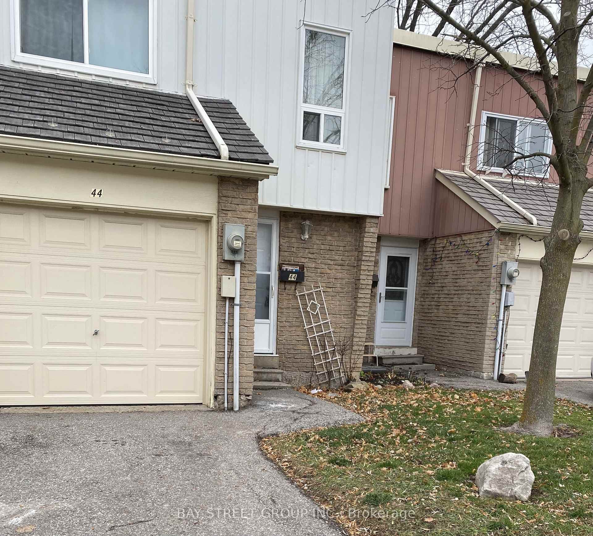 44 Woody Vine Way