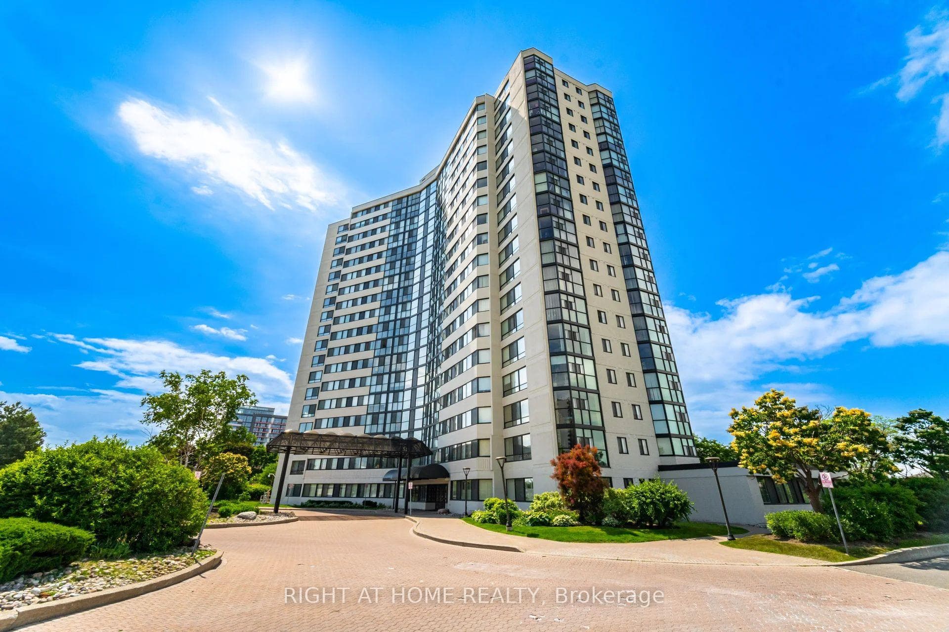 1360 Rathburn Road Unit 208, Mississauga, ON L4W 4H4 - Photo 1