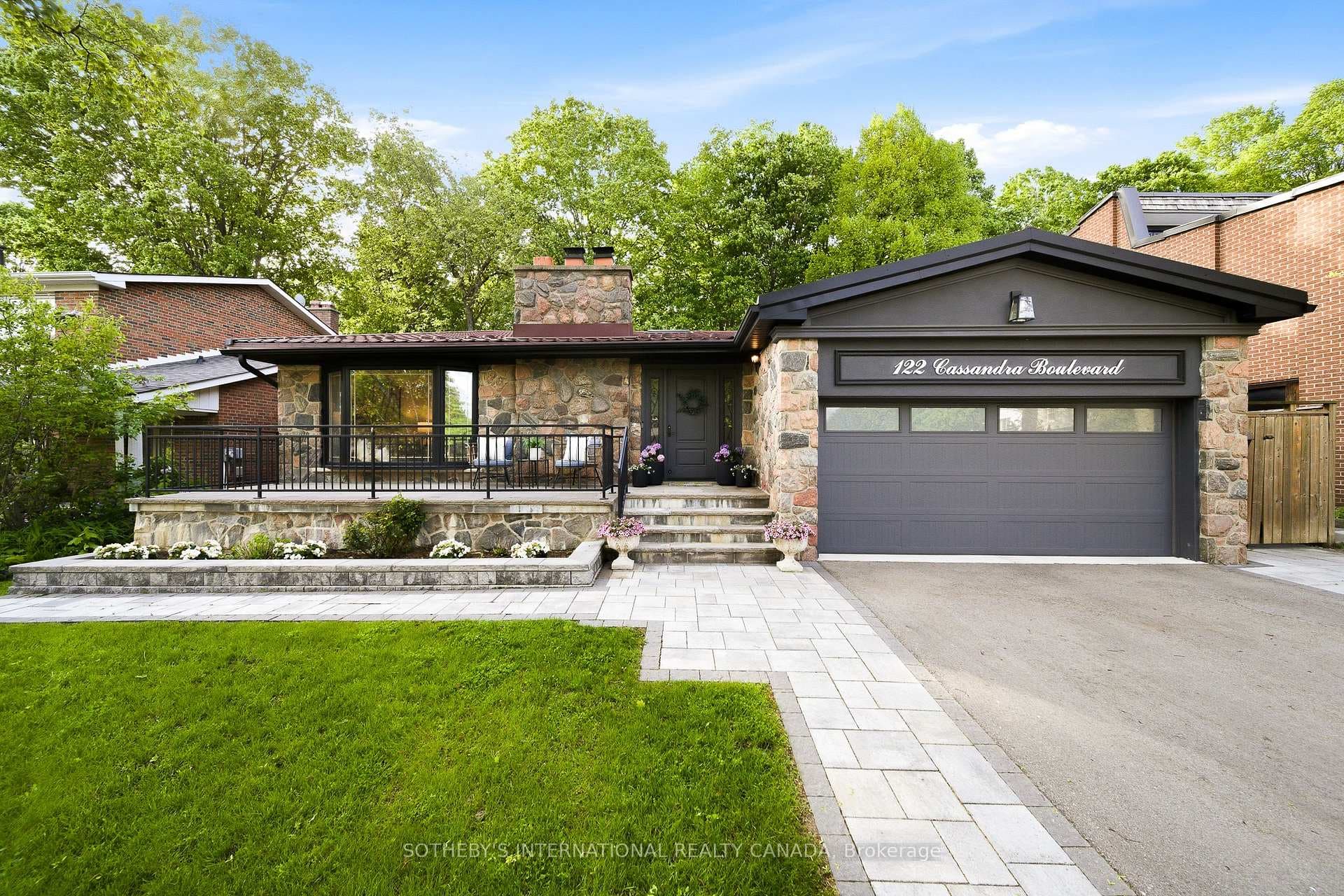 122 Cassandra Boulevard, Don Mills / Parkwoods / Victoria Village, ON M3A 1S9 - Photo 1