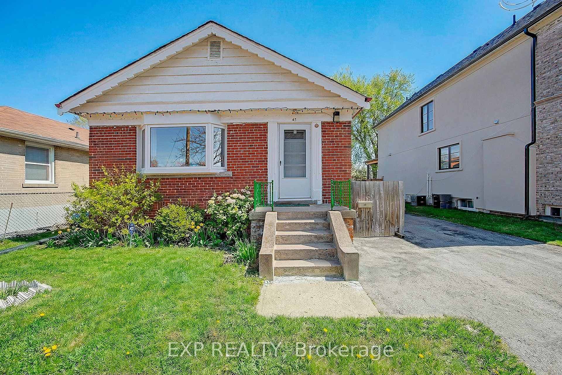 43 Yorkshire Road, Dorset Park / Kennedy Park, ON M1K 3B7 - Photo 1