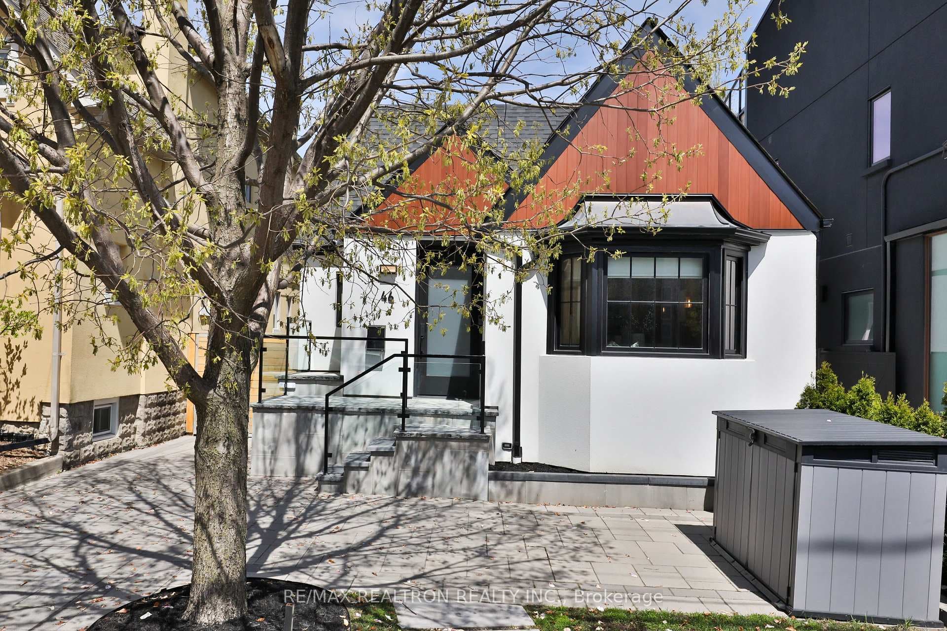46 Gloucester Grove, Forest Hill / Deer Park, ON M6C 2A1 - Photo 1