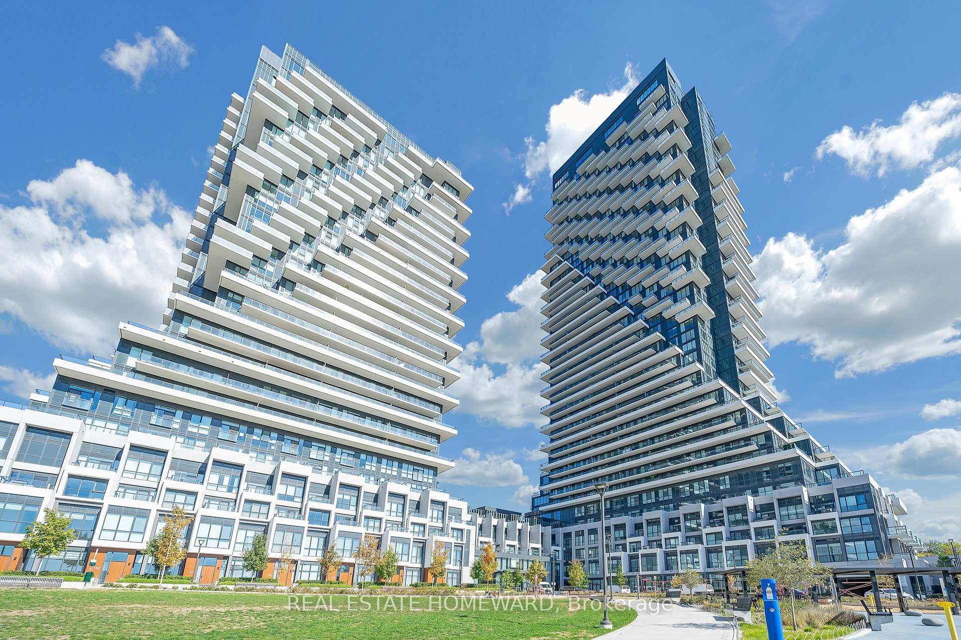 20 Inn On The Park Drive Unit 2039, Don Mills / Parkwoods / Victoria Village, ON M3C 0P8 - Photo 1