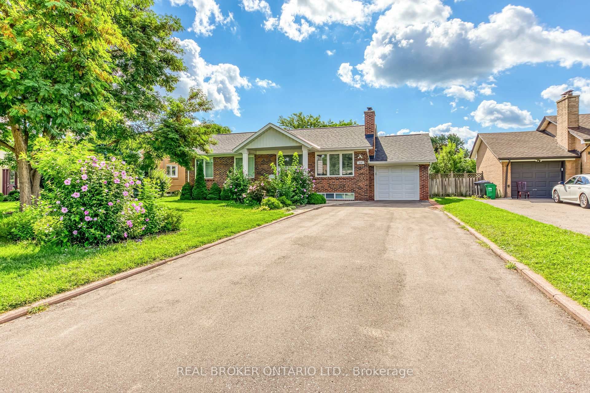 230 Mcgill Street, Mississauga, ON L5A 1V4 - Photo 1