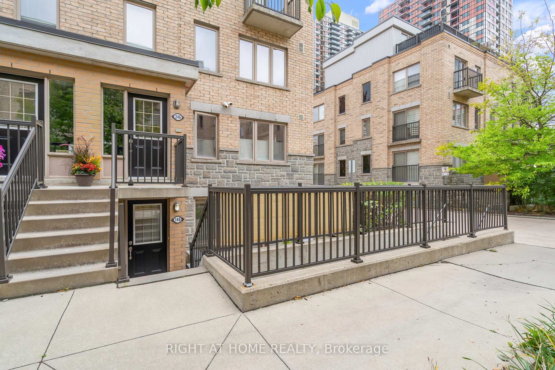 12 Foundry Avenue Unit 146, Bloor West Village / Swansea, ON M6H 0A7 - Photo 1