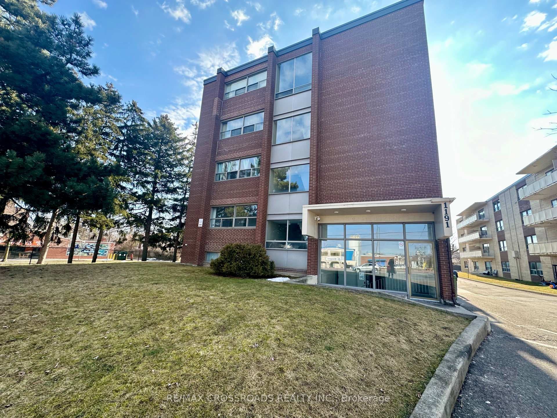 1191 Ellesmere Road Unit 303, Scarborough (West Hill / Highland Creek), ON M1P 2X6 - Photo 1