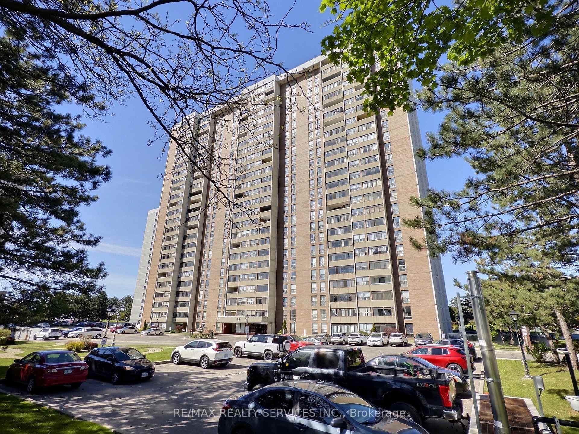 18 Knightsbridge Road Unit 1812, Brampton, ON L6T 3X5 - Photo 1