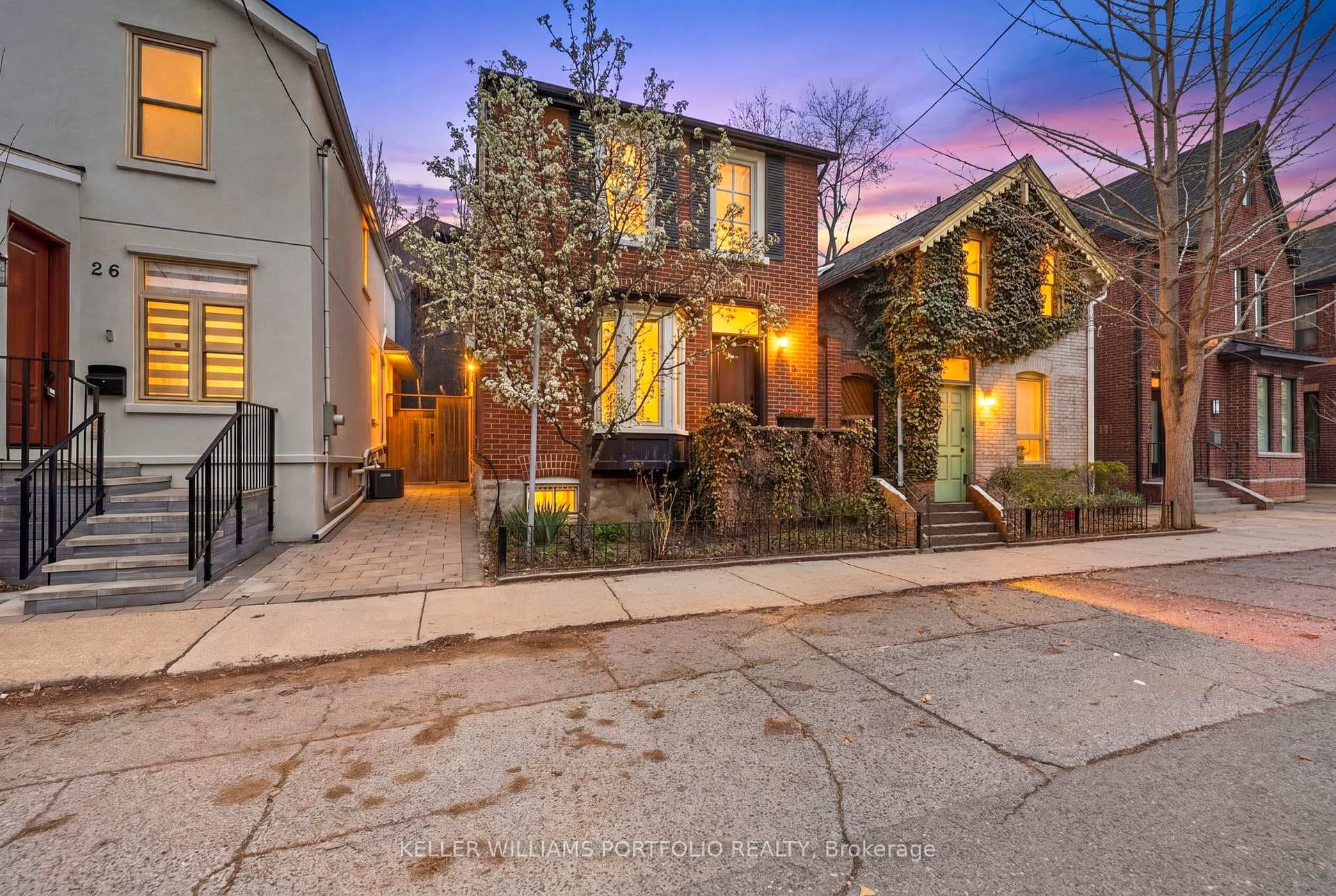 24 Bishop Street, Annex / Yorkville / Summerhill, ON M5R 1N2 - Photo 1