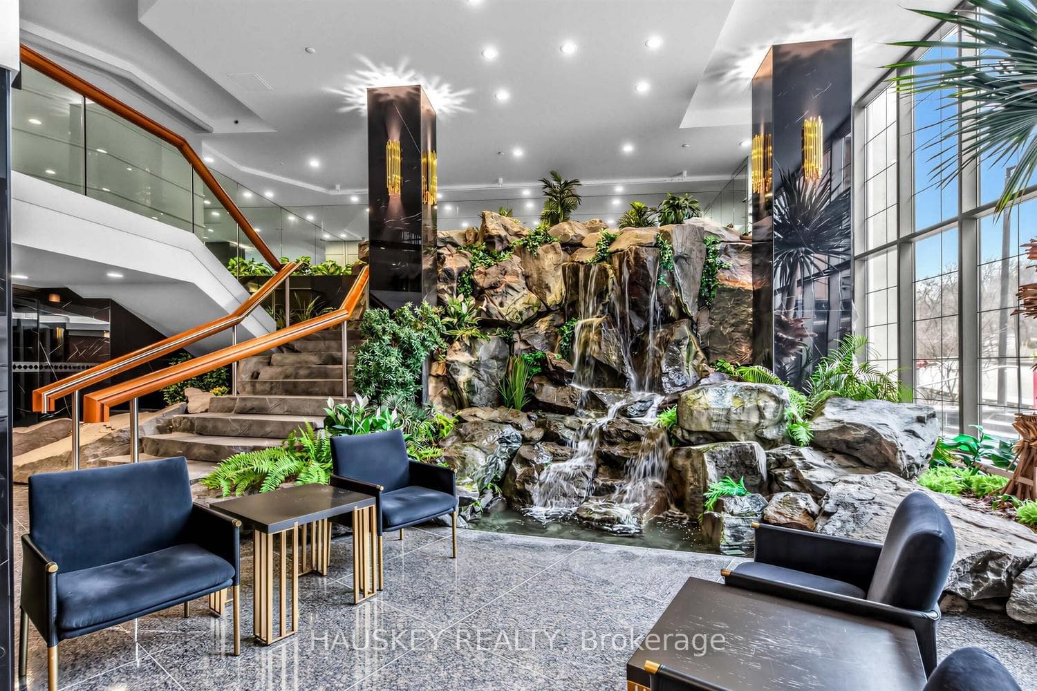 3800 Yonge Street Unit 402, Lawrence Park / Bedford Park, ON M4N 3P7 - Photo 1
