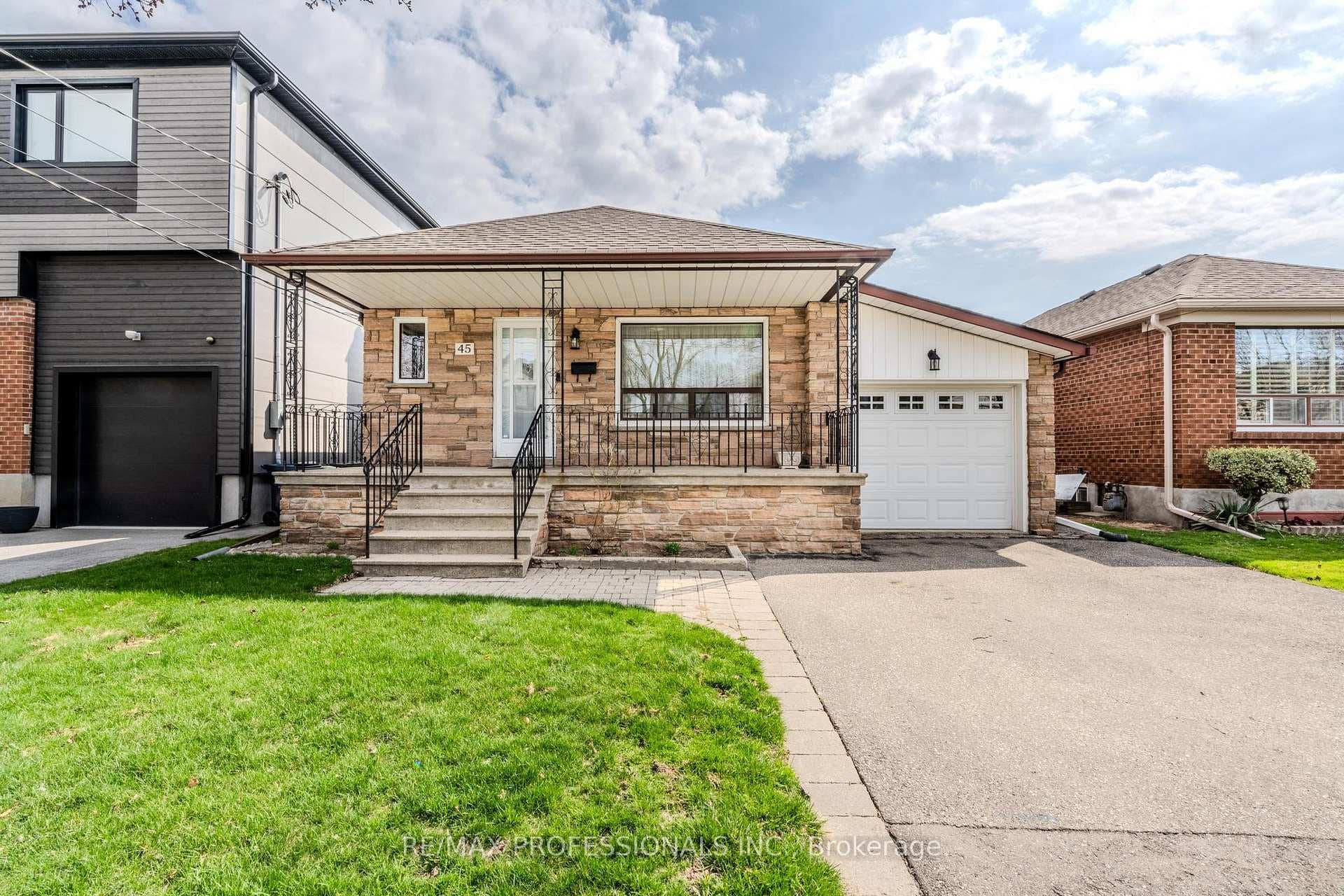 45 Chartwell Road, Corso Italia / Dufferin Grove, ON M8Z 4E9 - Photo 1