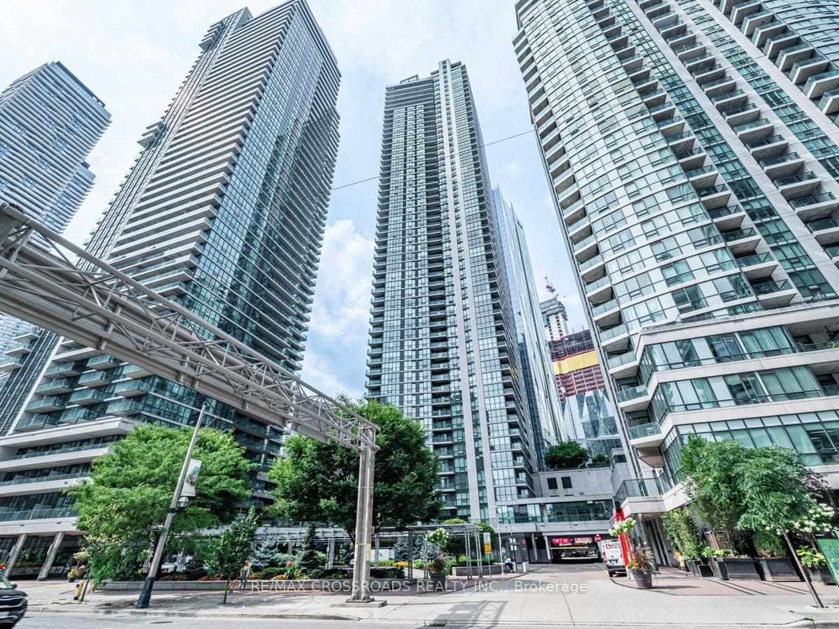18 Harbour Street Unit 2905, Downtown Toronto / Waterfront, ON M5J 2Z6 - Photo 1