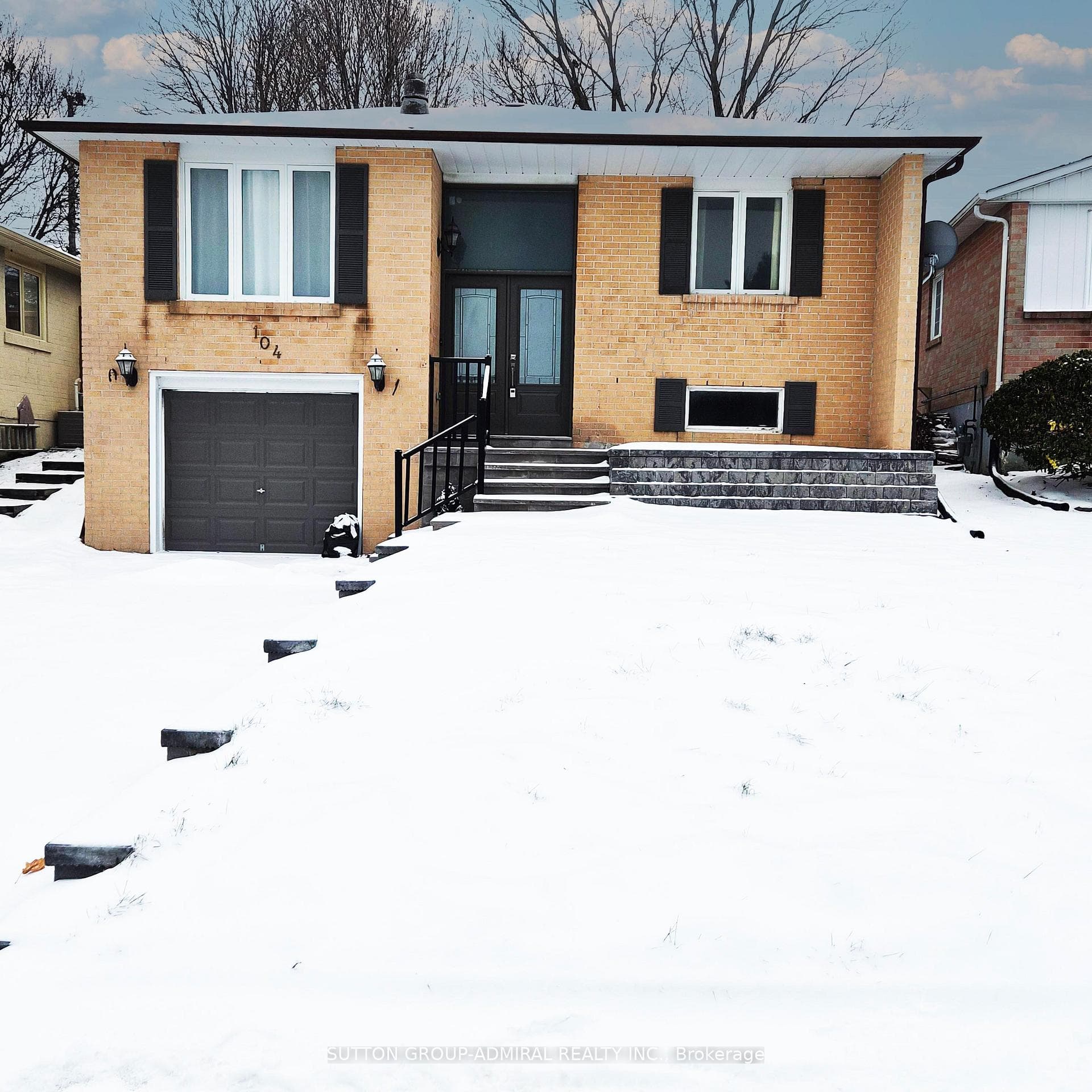 104 Armitage Drive, Newmarket, ON L3Y 5L7 - Photo 1