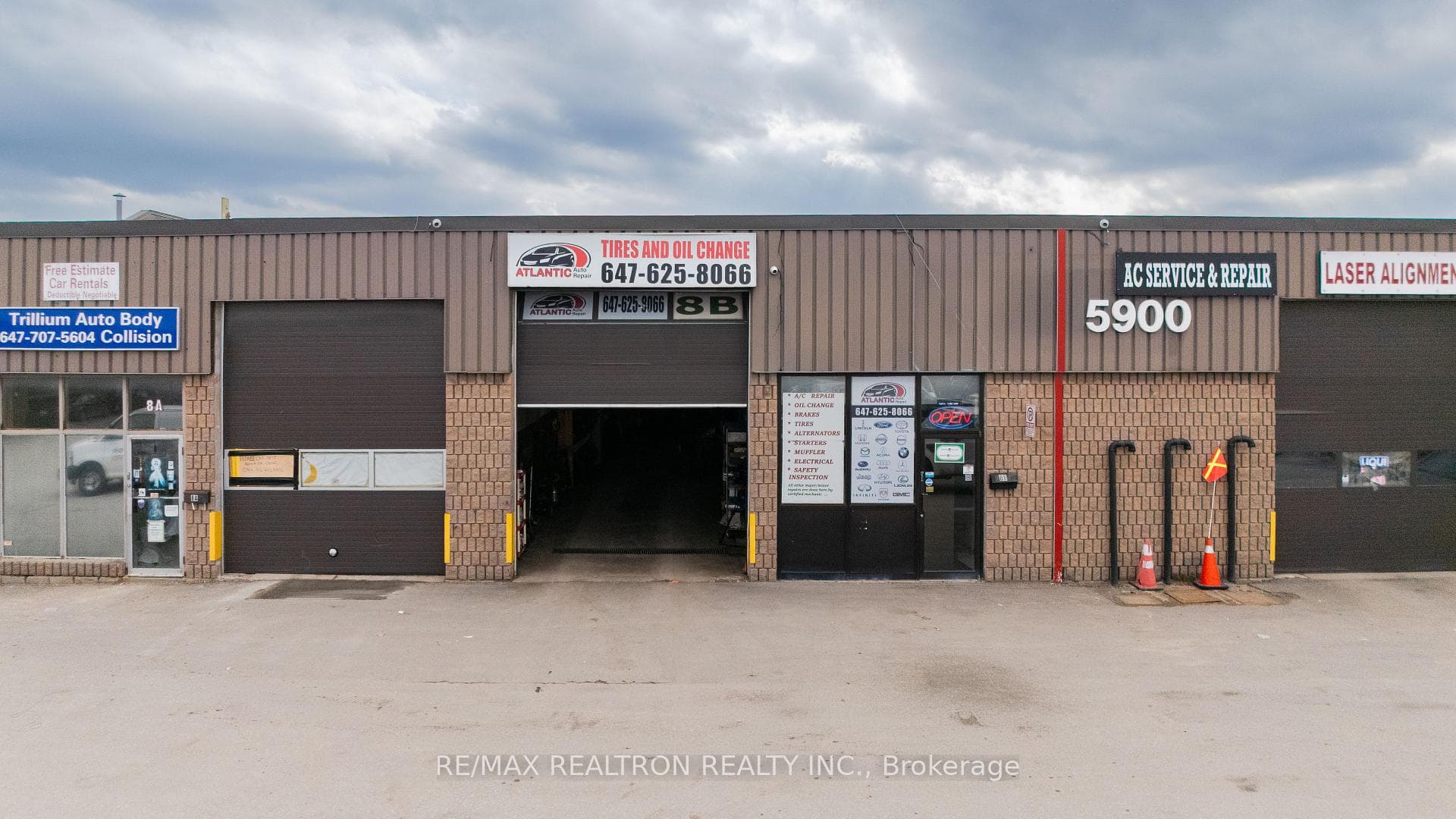 5900 Dixie Road Unit 8B, Mississauga, ON L4W 1E9 - Photo 1