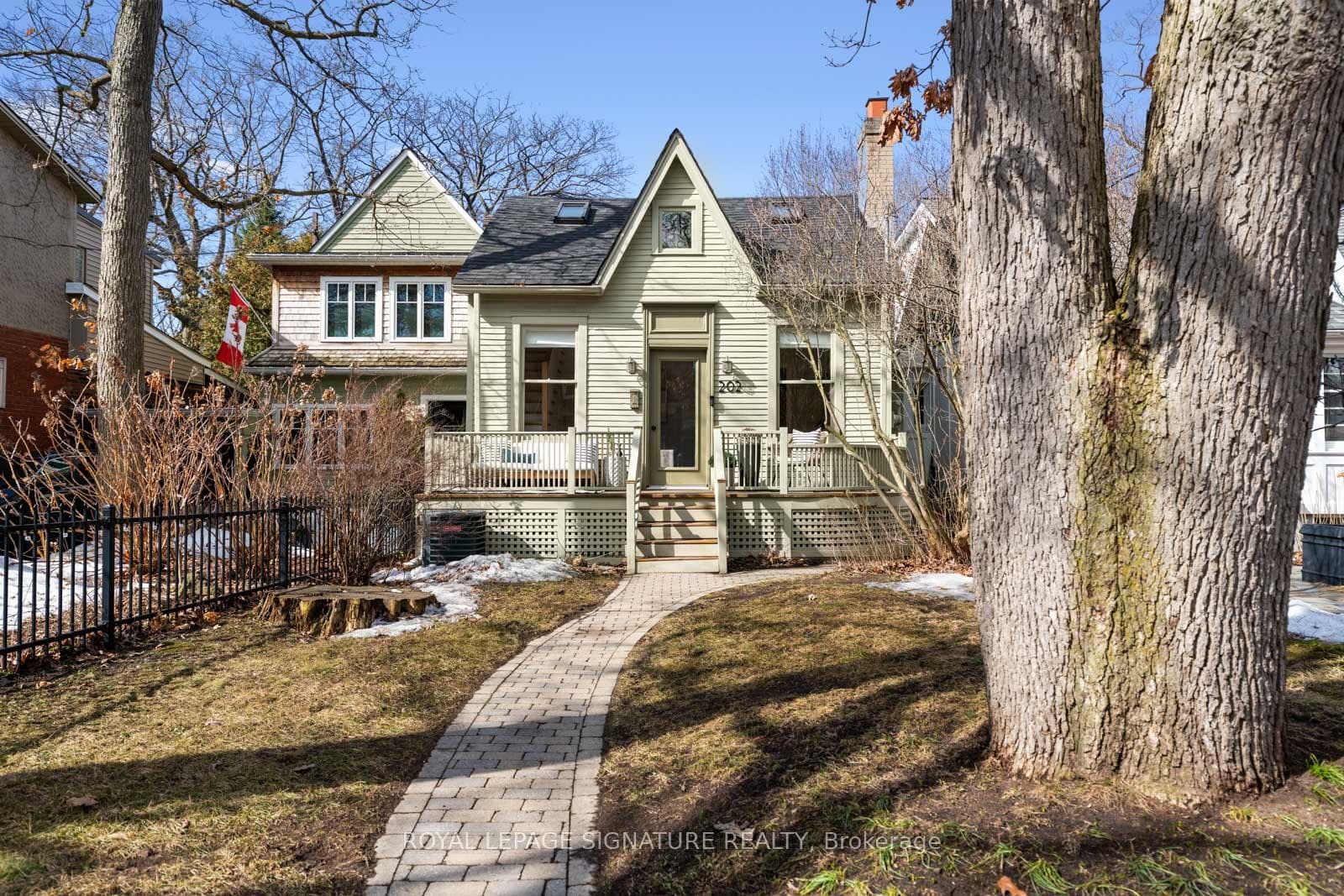 202 Silver Birch Avenue, The Beaches / Upper Beaches, ON M4E 3L5 - Photo 1