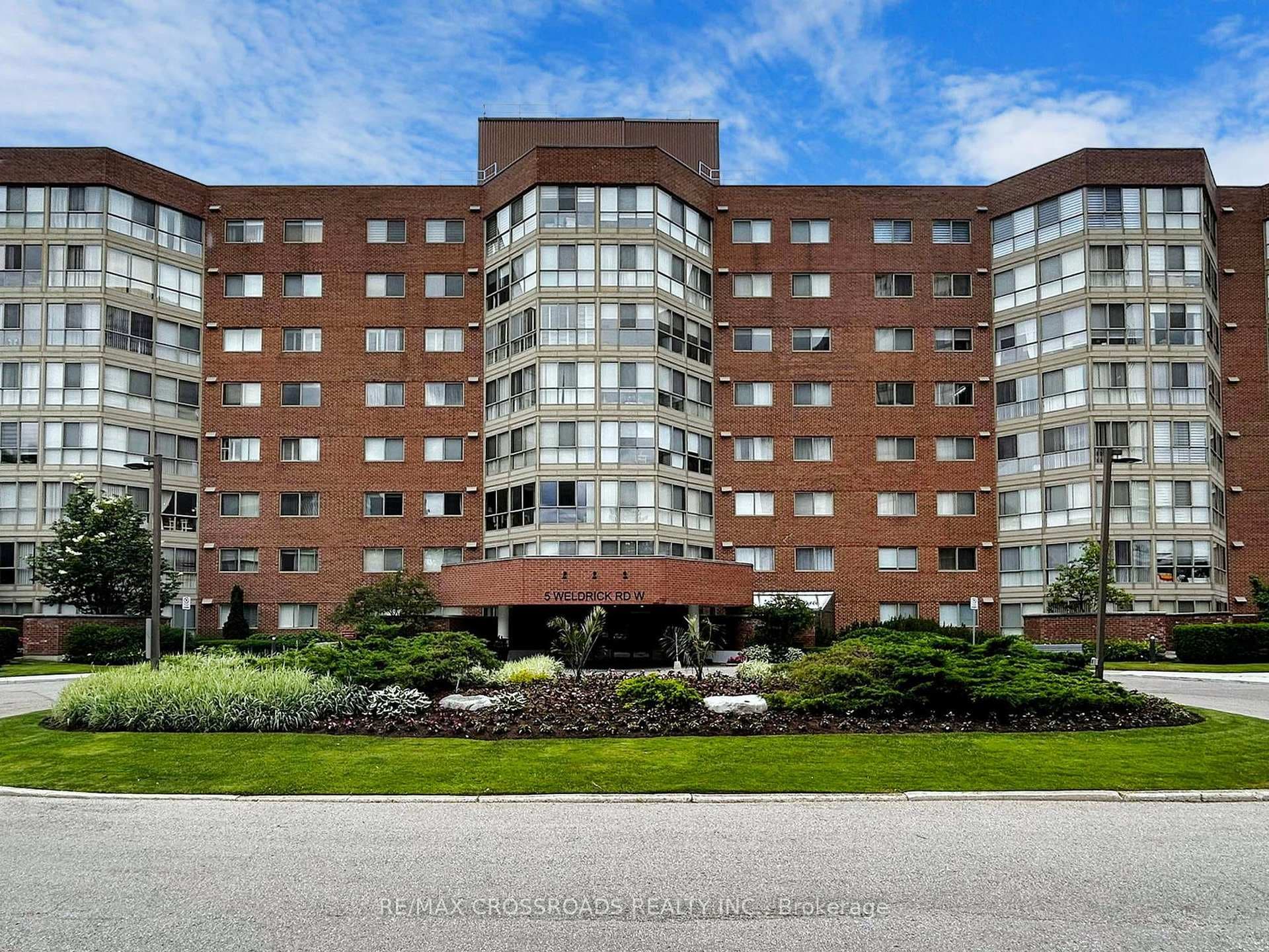 5 Weldrick Road Unit 613, Richmond Hill, ON L4C 8S9 - Photo 1