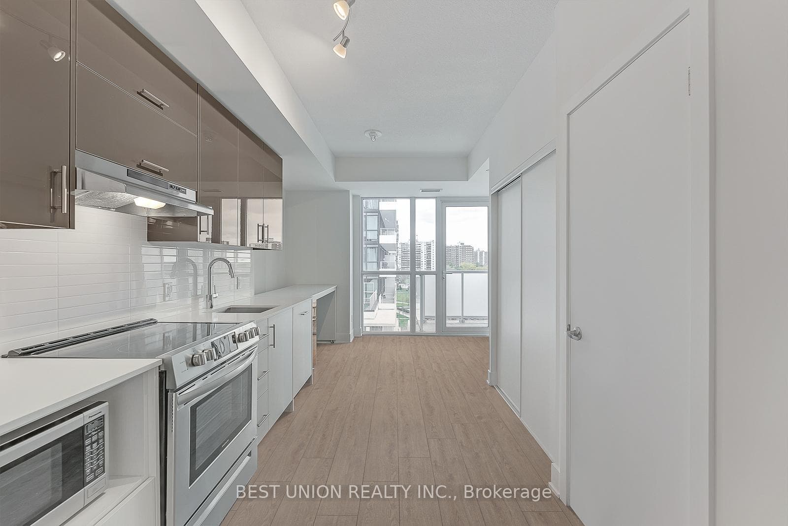 188 Fairview Mall Drive Unit 703, Hillcrest Village / Bayview Village, ON M2J 4T1 - Photo 1