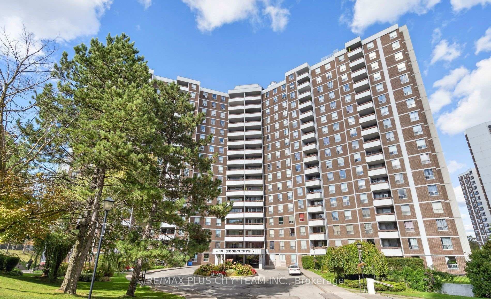 10 Edgecliff Golfway Unit 909, Flemingdon Park / Don Mills, ON M3C 3A3 - Photo 1
