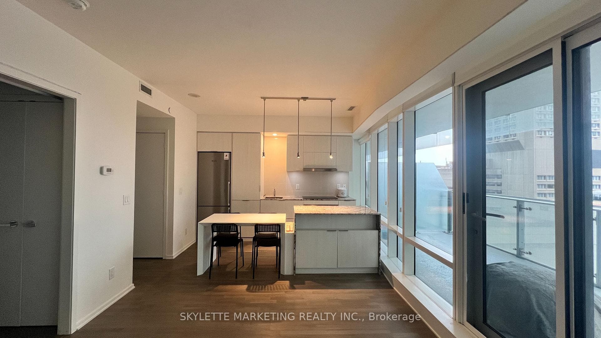 1 Bloor Street Unit 1002, Toronto C08
