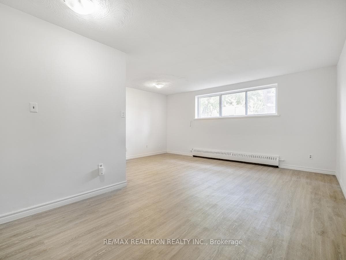 165 Colborne Avenue Unit 102, Richmond Hill, ON L4C 2K2 - Photo 1