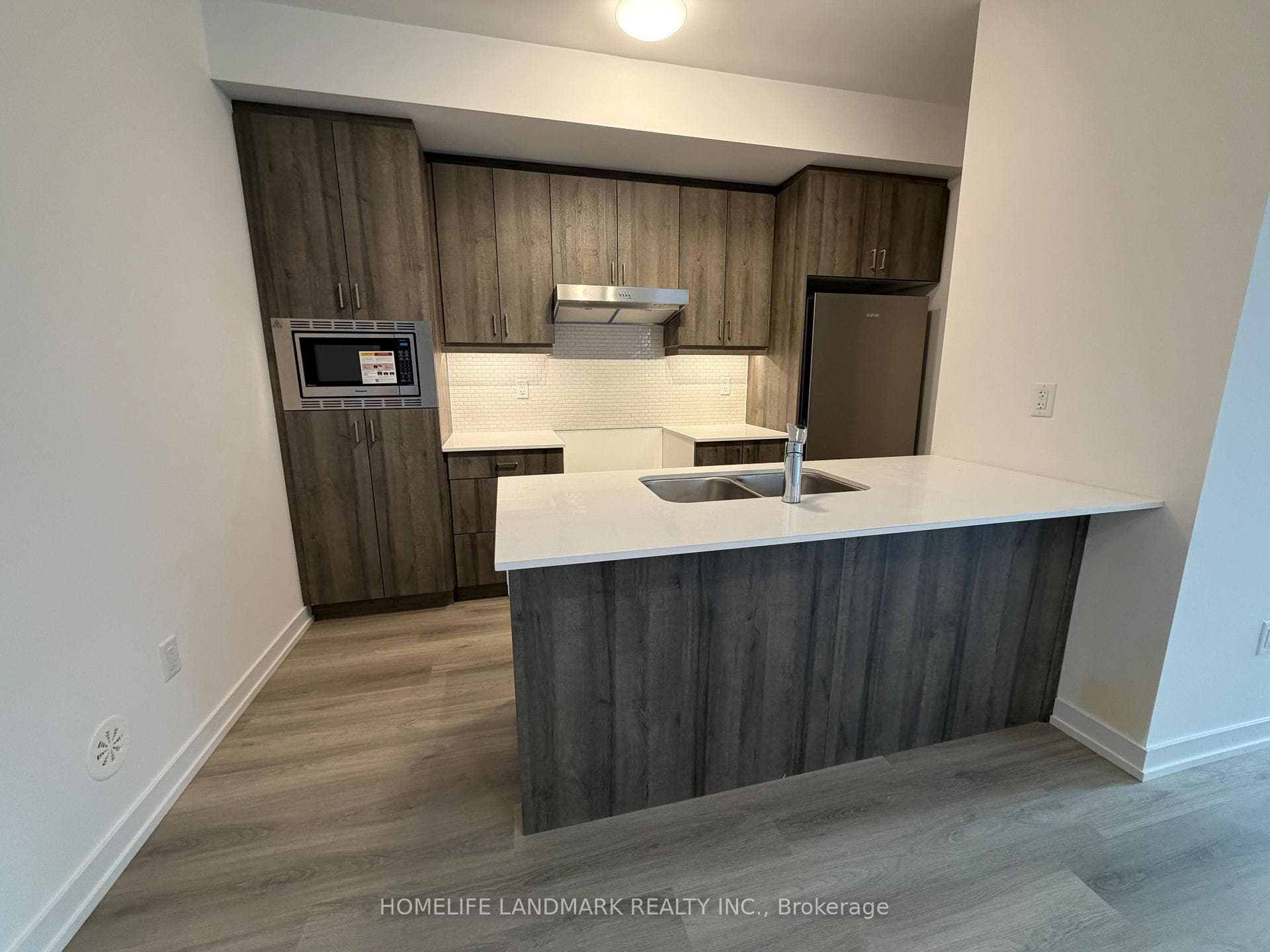 3 Bancroft Lane Unit 219, Richmond Hill, ON L4E 1M1 - Photo 1