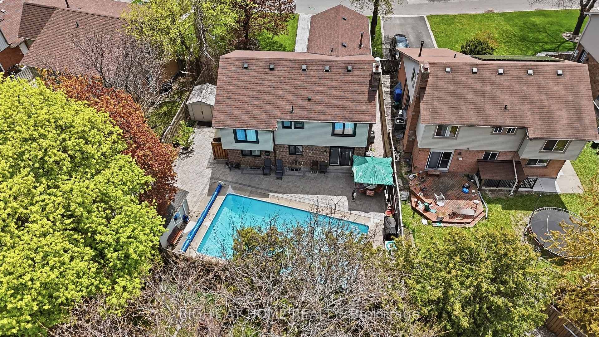33 Parkside Drive, Brampton, ON L6Y 2H2 - Photo 1