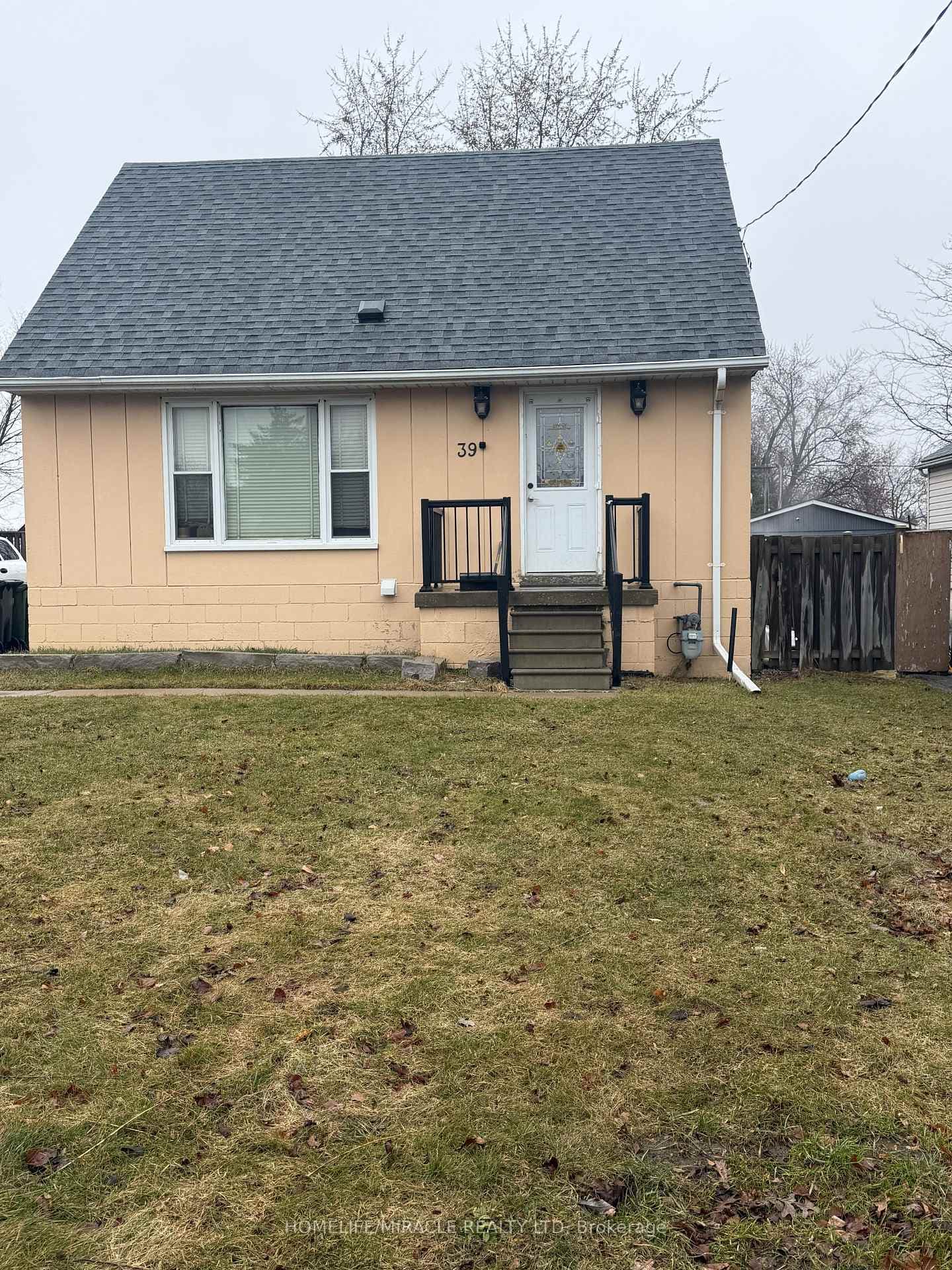 39 Chalfont Road, Etobicoke (West Mall / Rexdale), ON M9W 3S4 - Photo 1