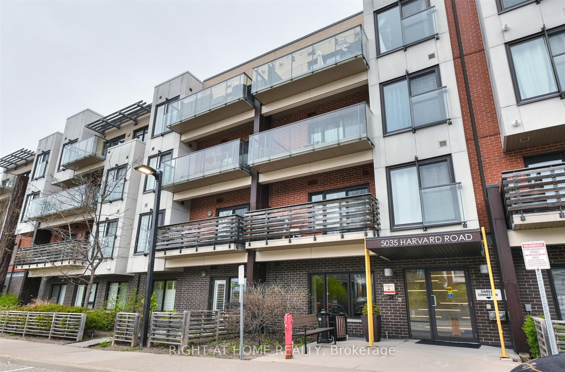 5035 Harvard Road Unit 101, Mississauga, ON L5M 0W7 - Photo 1