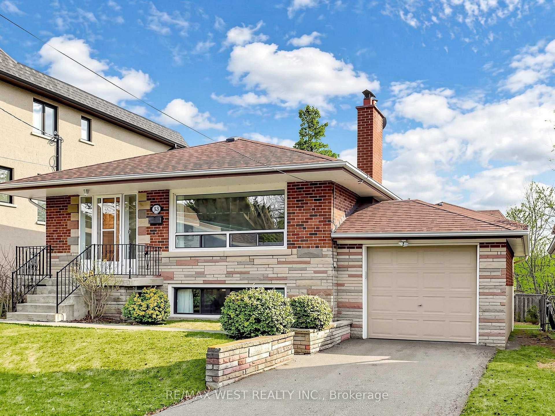 53 Wedgewood Drive, Willowdale / Newtonbrook, ON M2M 2H4 - Photo 1