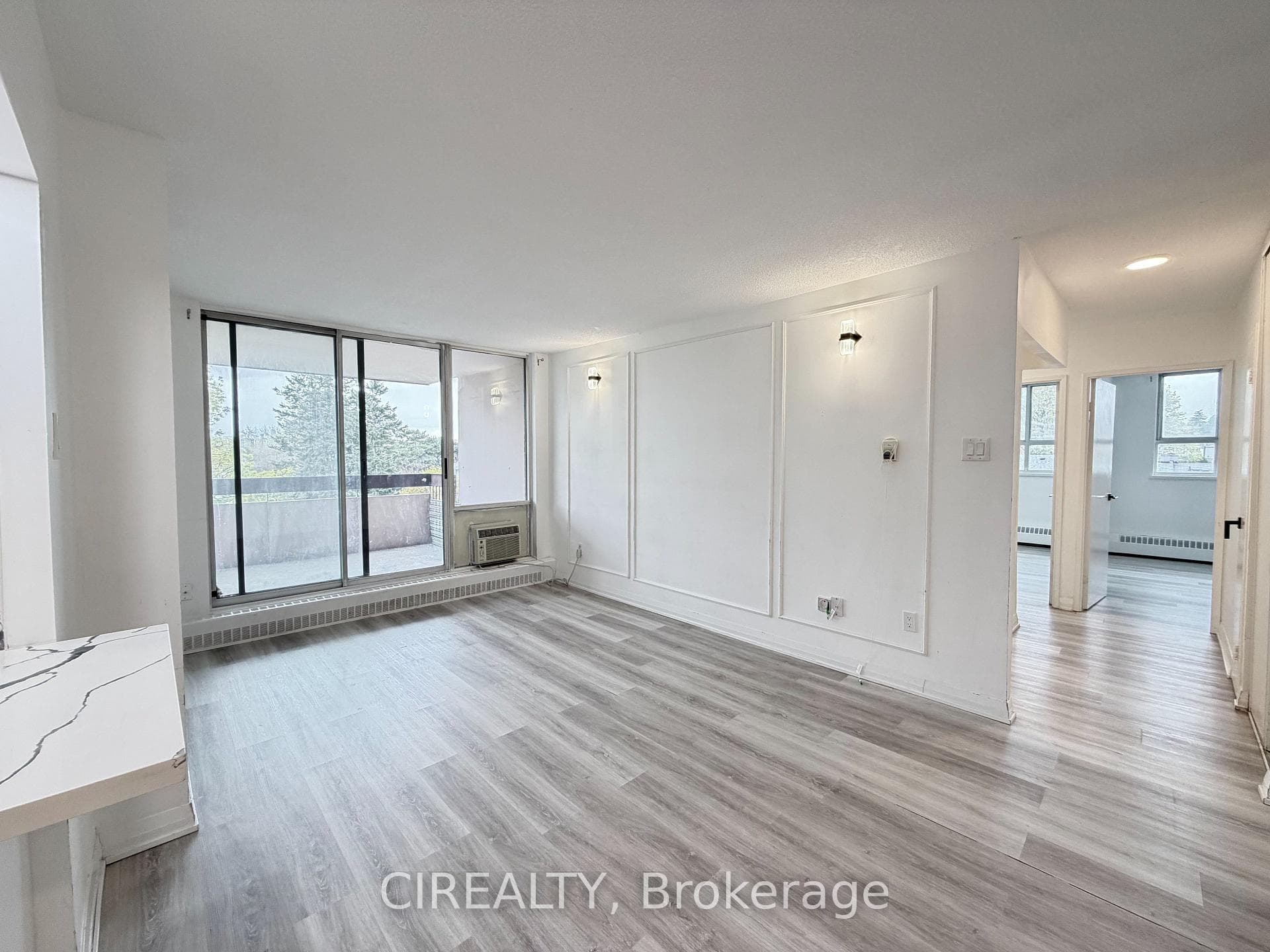 1615 Bloor Street Unit 411, Mississauga, ON L4X 1S2 - Photo 1