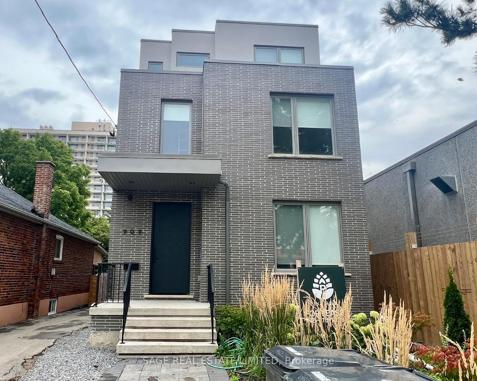 909 Castlefield Avenue Unit 2, York / Weston, ON M6B 1C9 - Photo 1