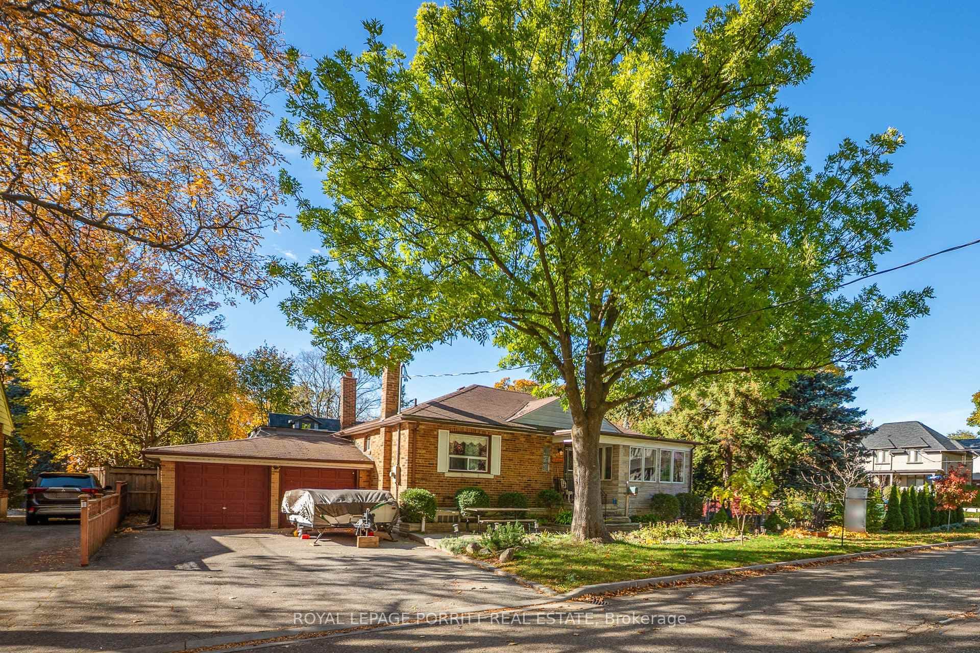 1 Aintree Court, Liberty Village / Parkdale / South Parkdale, ON M8W 2E1 - Photo 1