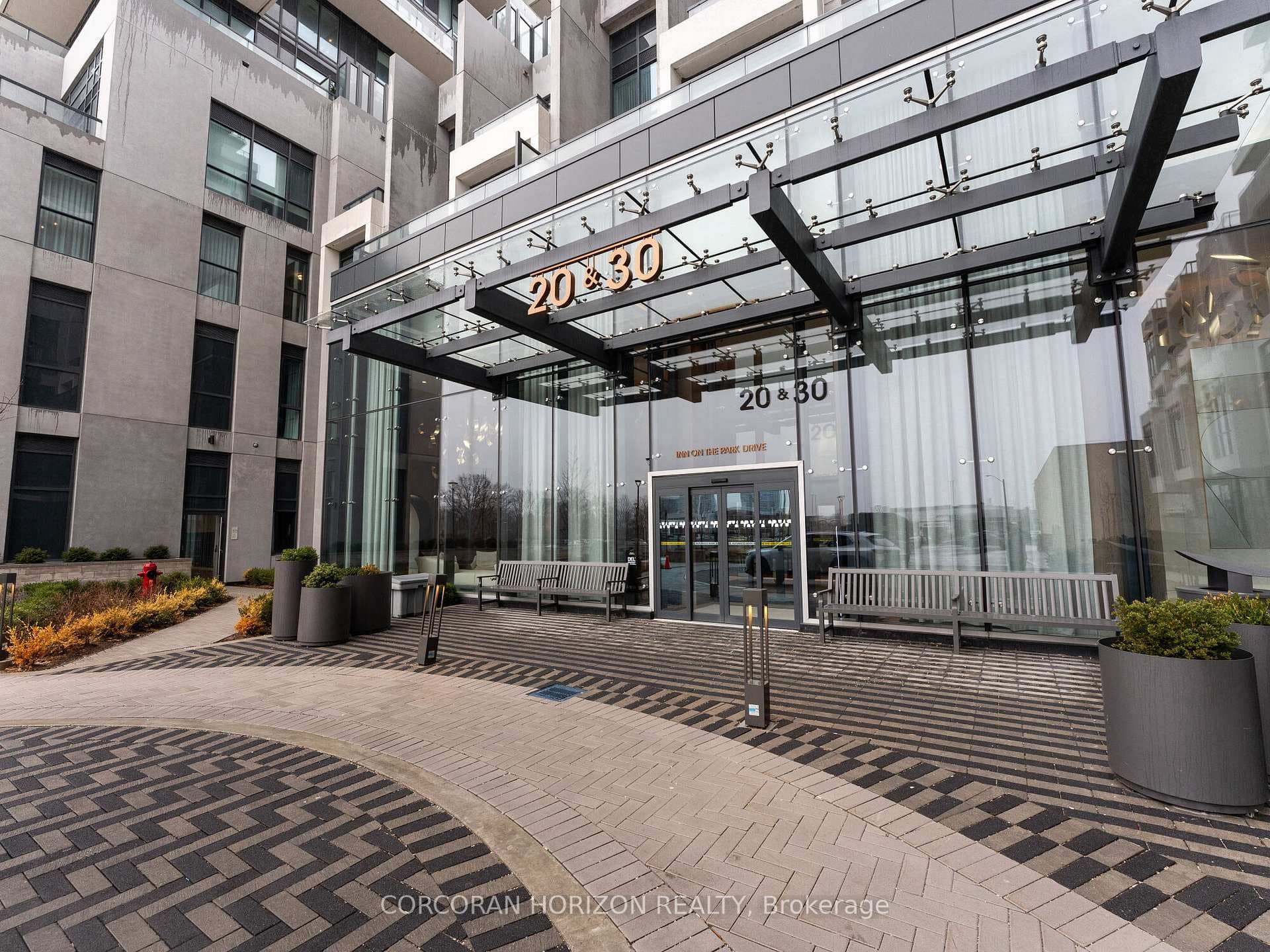 30 Inn On The Park Drive Unit 221, Don Mills / Parkwoods / Victoria Village, ON M3C 0P7 - Photo 1