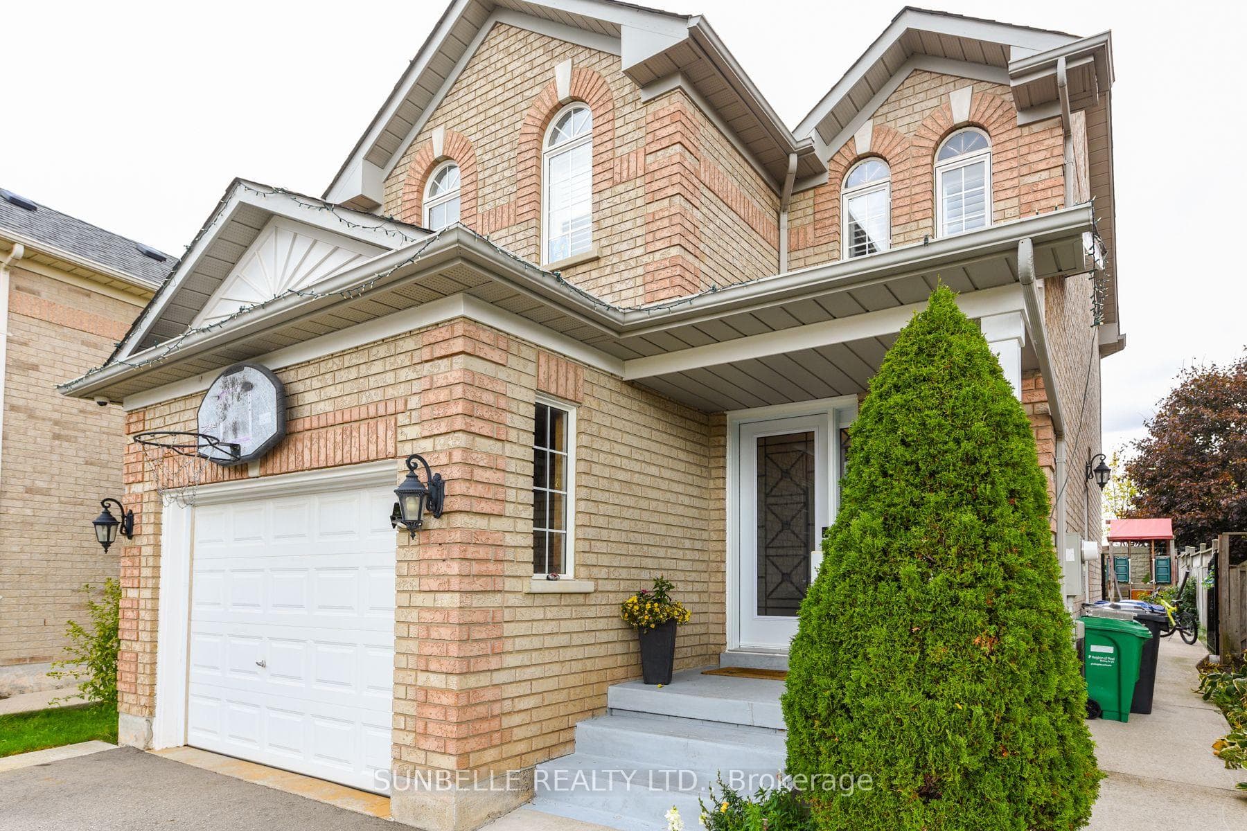 38 Sunny Glen Crescent, Brampton, ON L7A 2C6 - Photo 1