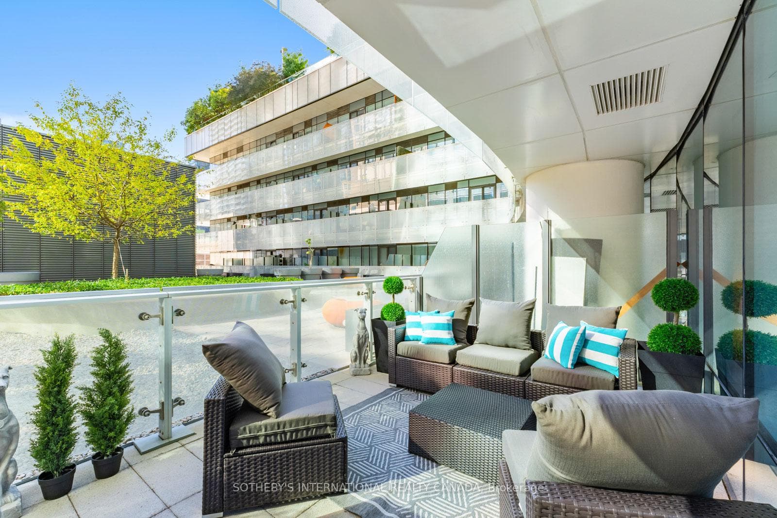 1 Bloor Street Unit 303, Regent Park / Cabbagetown / St. James Town, ON M4W 0A8 - Photo 1