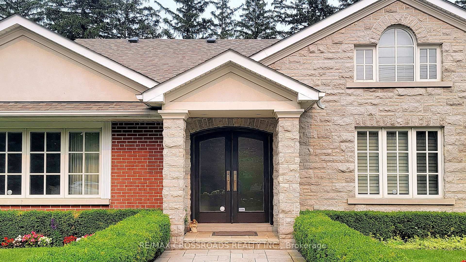 9 Daleberry Place, Don Mills / Parkwoods / Victoria Village, ON M3B 2A5 - Photo 1